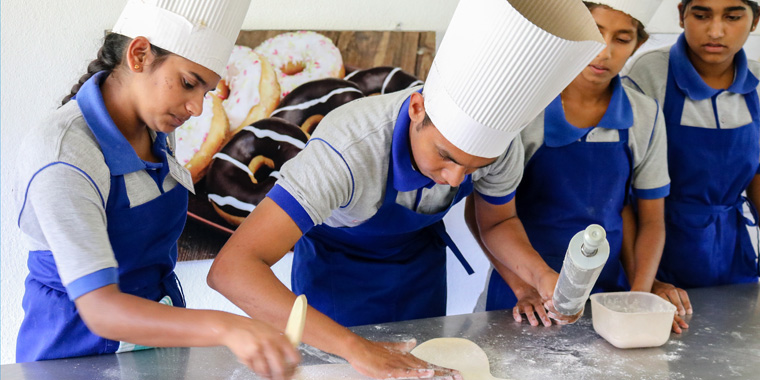 Bakers at the VTC in Monaragala. Photo: Leonora Barclay.